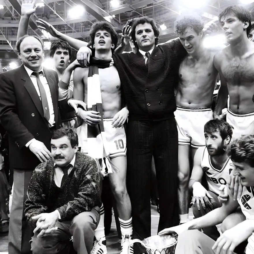 S Cibonom osvaja 3 europska trofeja – dvije titule Kupa europskih prvaka 1985. i 1986. te Kup pobjednika kupova 1987., kao i tri domaća prvenstva (1984., 1985. i 1986.) te više nacionalnih kupova (1982., 1983., 1985. i 1986.)